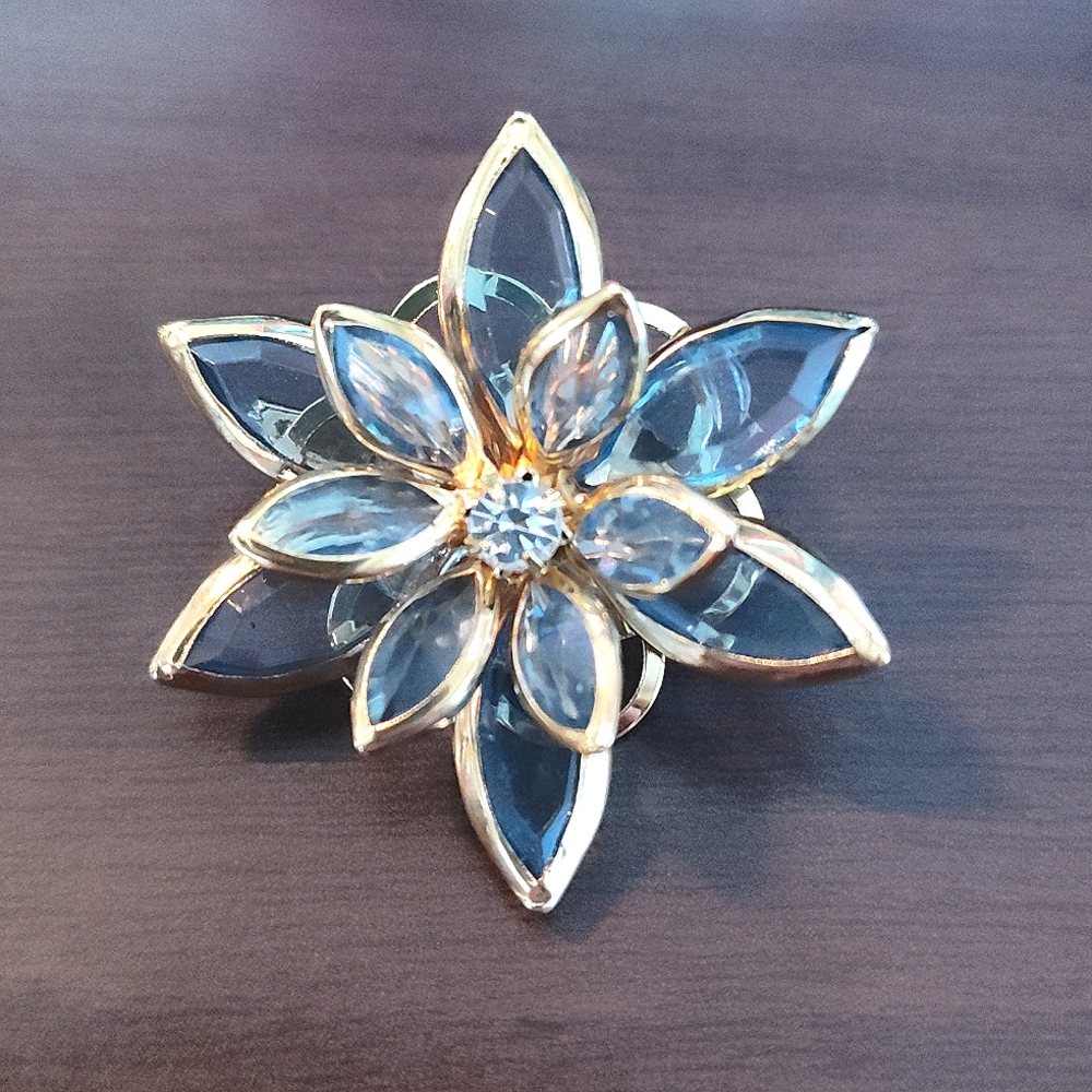Crystal Flower Brooch (blue) NWOT